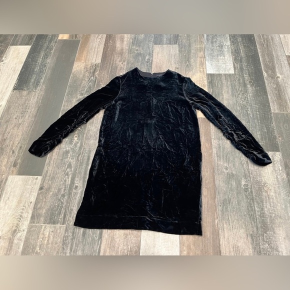 Cos Velvet Sheath Dress Ruched Sleeves Black Pockets Sz US 6 Retails $135 NWOT - Picture 1 of 7